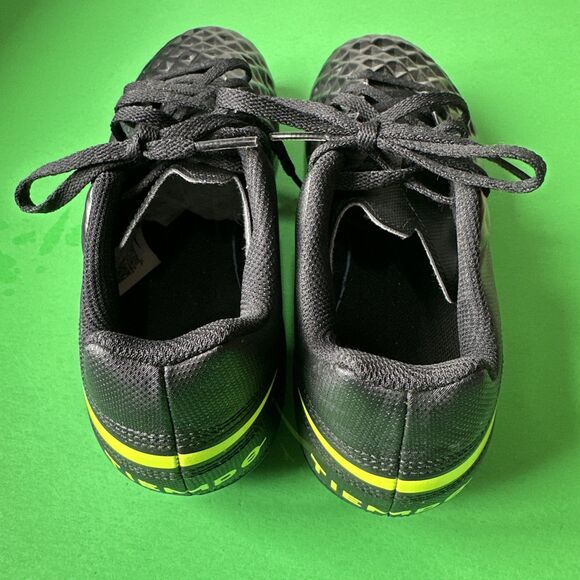 Nike Tiempo Youth Soccer Cleats Size 6Y - Picture 2 of 4